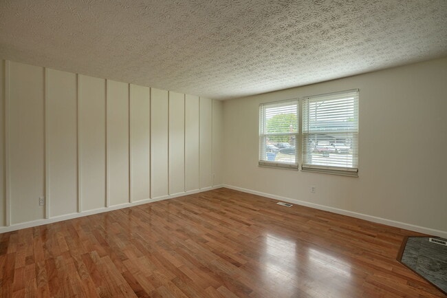 Building Photo - 651 Dovalon Pl