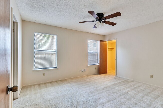 Building Photo - 3002 Breeze Terrace