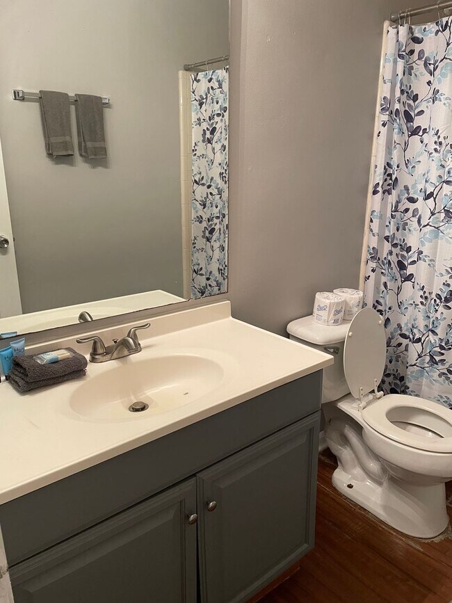Building Photo - Cozy 1 bedroom townhome