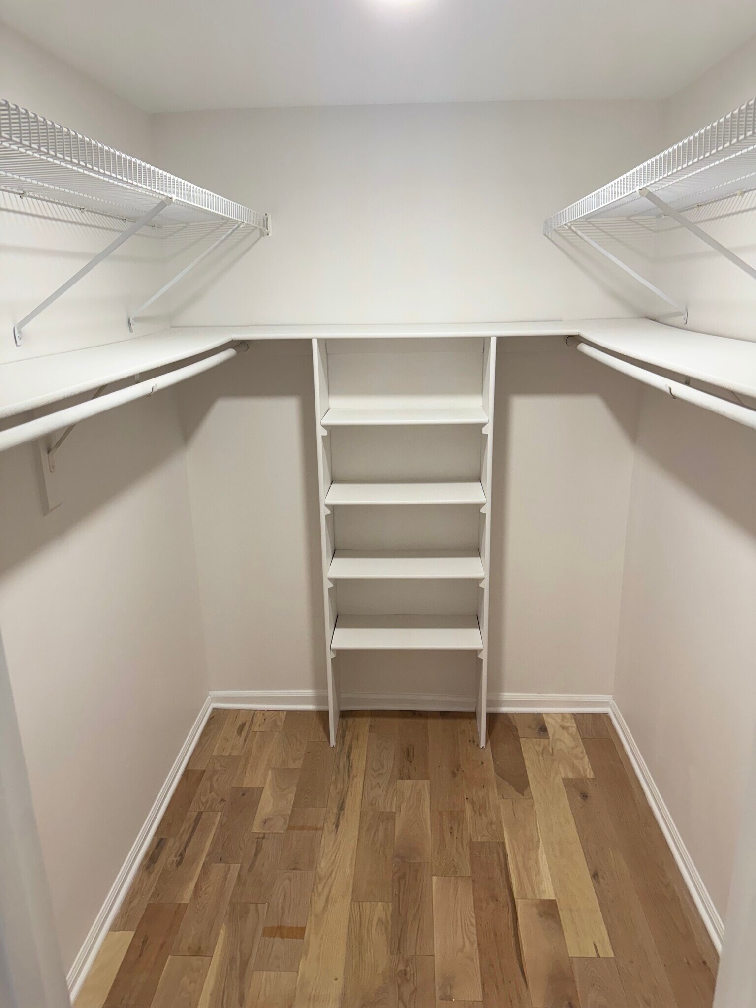 Walking closet - 10234 Heron Pond Ter