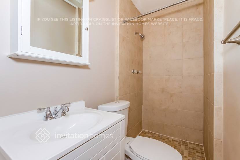 Building Photo - 9301 Lillian Ln