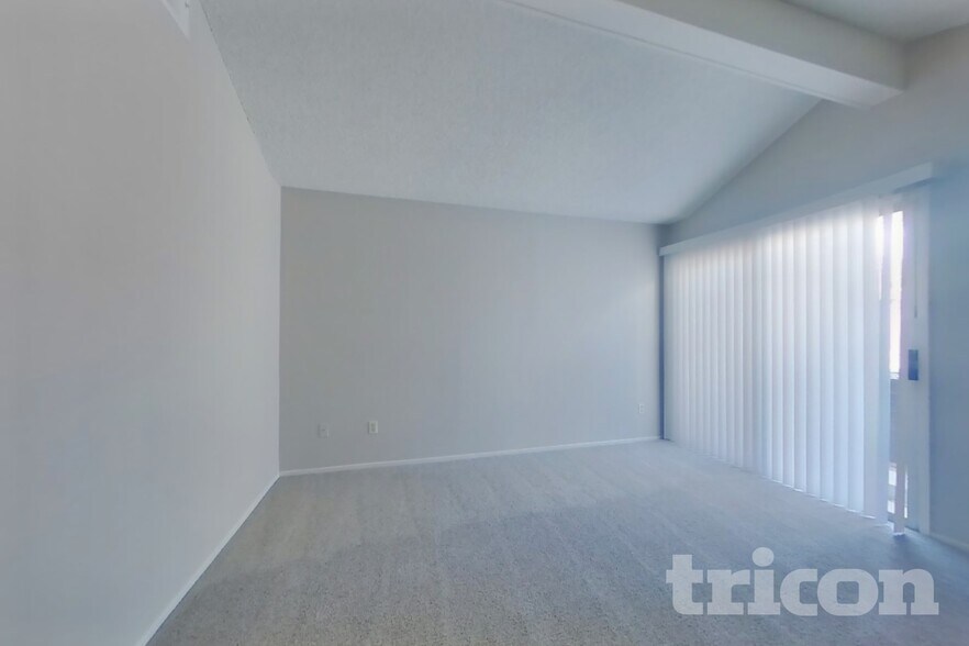 Building Photo - 3613 Bellflower Dr