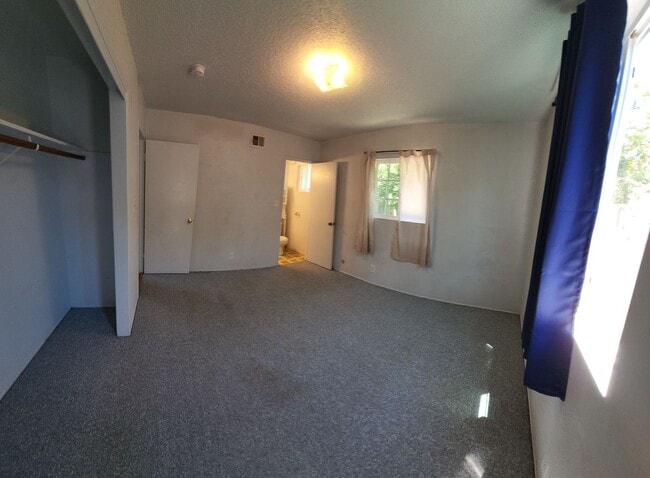 Building Photo - 4 bed 3 baths!  House ideally located close to campus, shopping, Bishop Peak