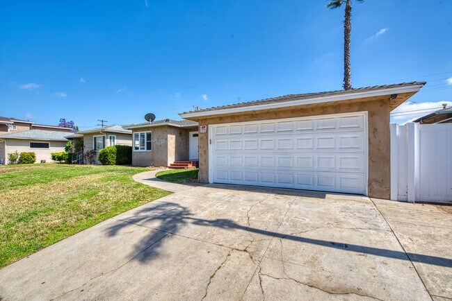 Building Photo - 6141 Dorothy Dr