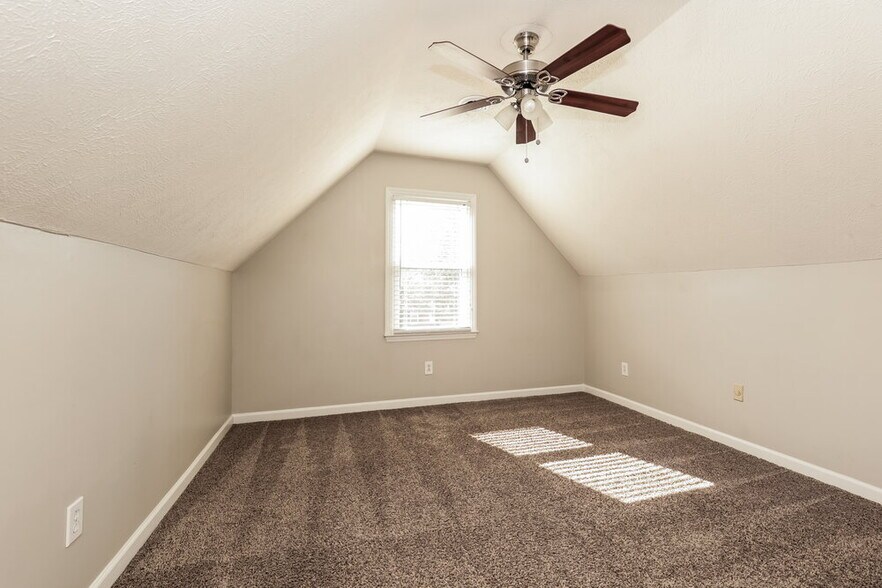 Building Photo - 1818 Pennington Dr