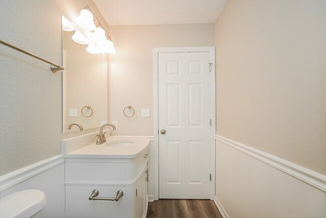 Building Photo - 15316 Wolf Run Ct