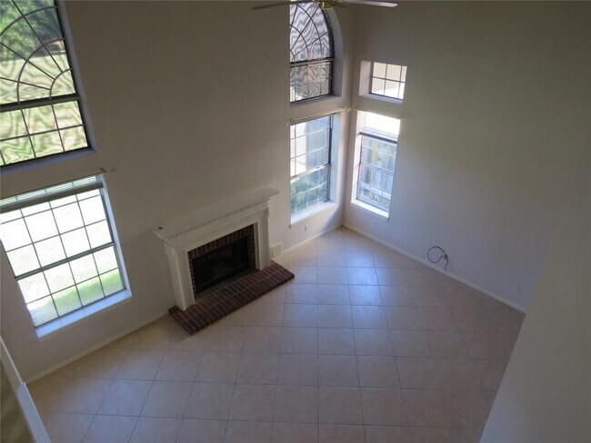 Building Photo - 2302 Plantation Bend Dr
