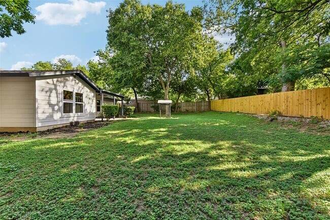 Building Photo - 11900 Dove Haven Dr