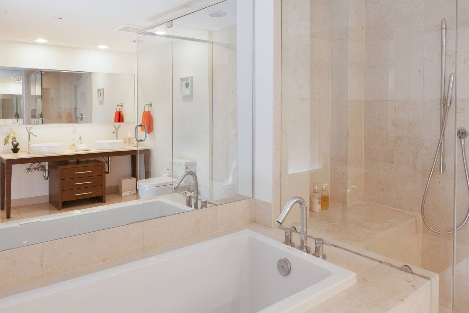 Building Photo - 485 Brickell Ave