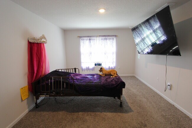 Building Photo - 5372 Wyndell Cir