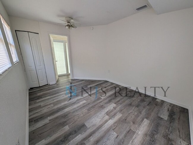 Building Photo - Accepting Section 8- 3/1 over 1000sf home with New flooring, FRESH paint, open floorplan!!