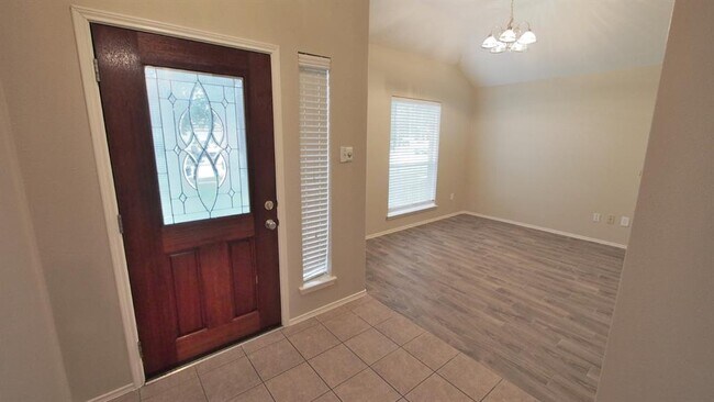 Building Photo - 1319 Colonial Manor Dr