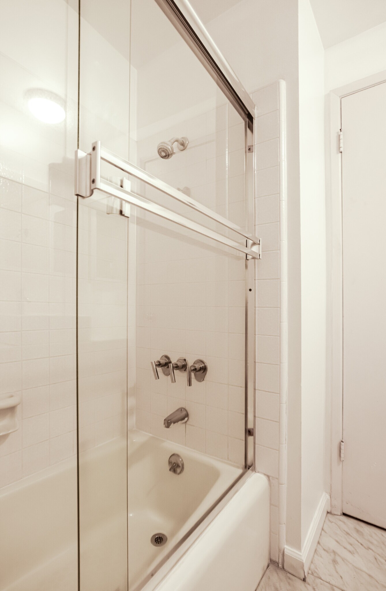 Building Photo - 10650 Holman Ave