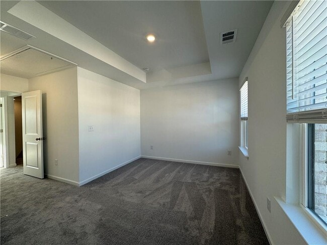 Building Photo - 516 Meadows Ln