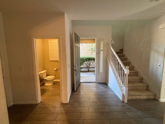 Building Photo - Beautiful 4 Bedroom Home Near Island Water...