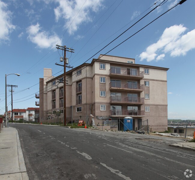 700 N Hill Pl - 4006