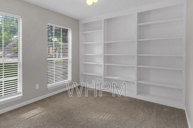 Building Photo - 1152 White Mountain Ln