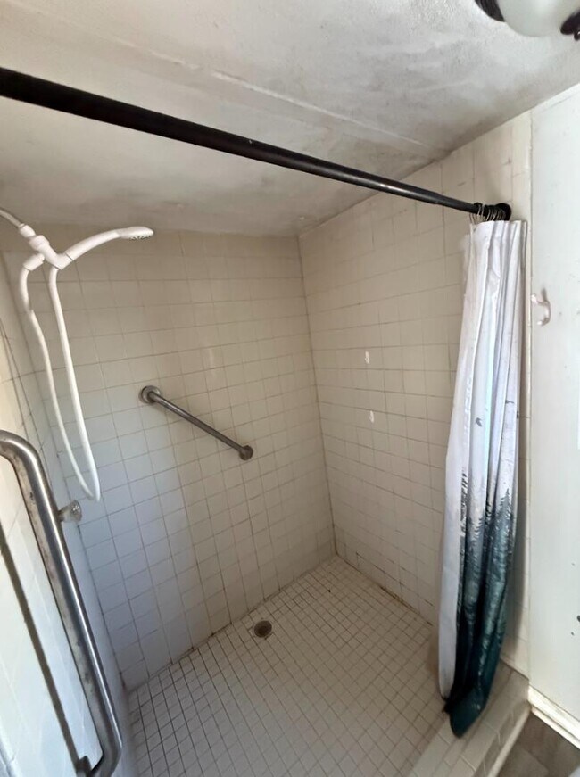 Building Photo - 8135 Tolles Dr