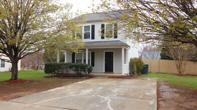 Building Photo - Great 3/2.5 East Durham Home with Fenced in Yard!