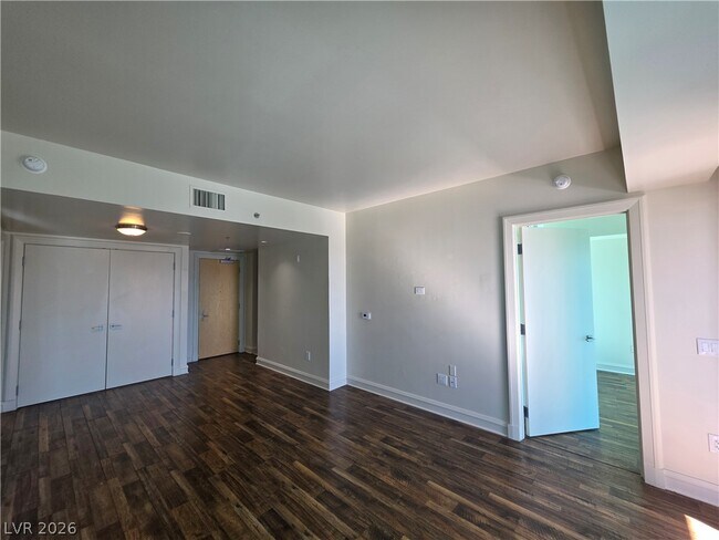 Building Photo - 2700 S Las Vegas Blvd