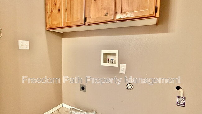 Building Photo - 13904 Cassia St