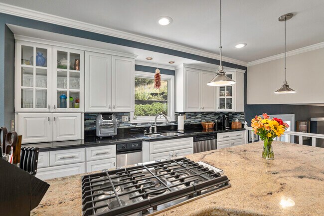 Building Photo - 705 Grey Eagle Cir N