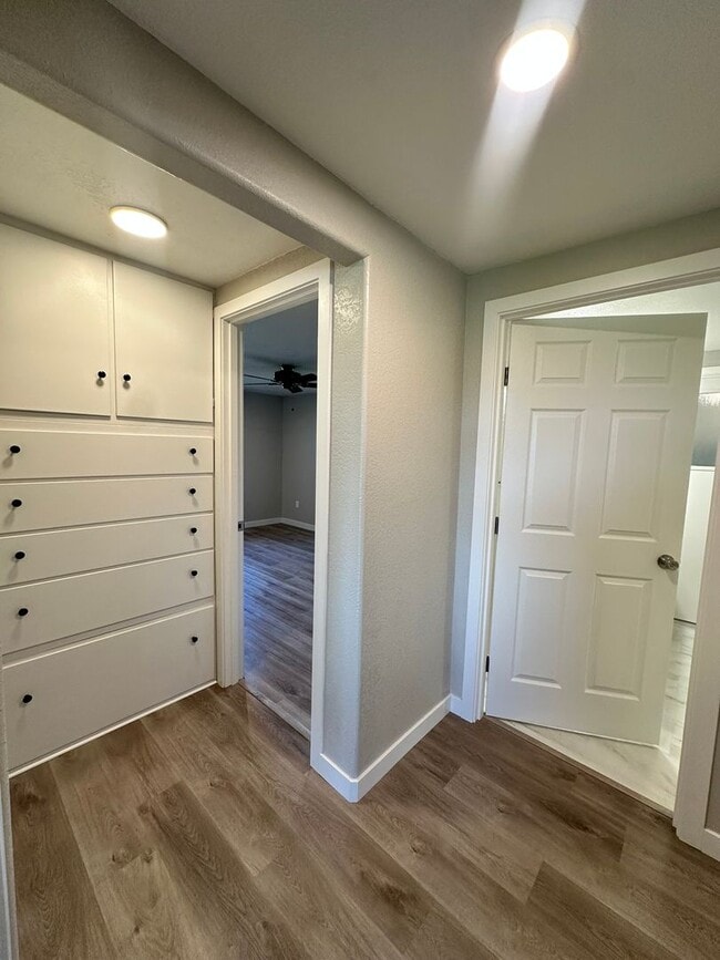 Building Photo - $500 Off March 2026 Rent!