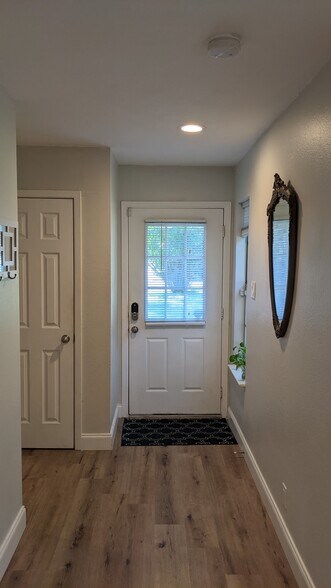 Front door - 1702 Waterloo Trl