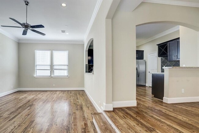 Building Photo - Gorgeous Contemporary Three Bedroom!