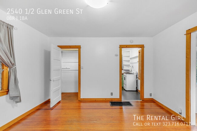 Building Photo - 2540 1/2 Glen Green St-