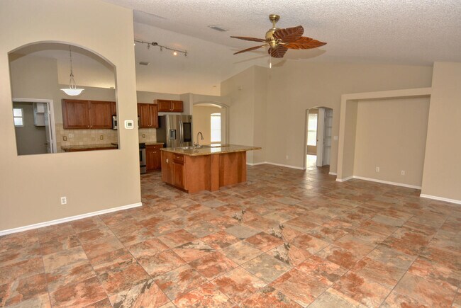 Building Photo - 176 Valley Pl