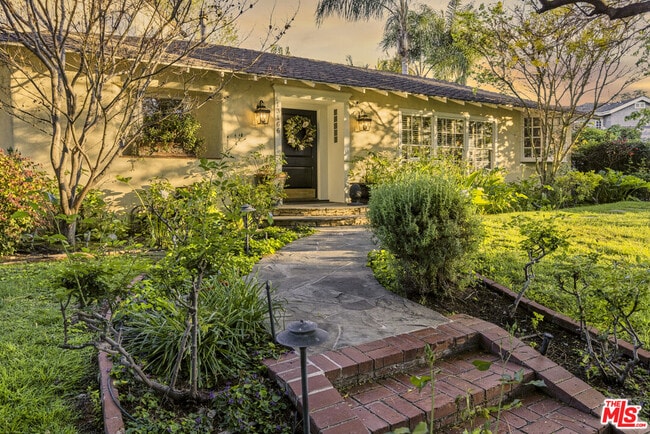 Building Photo - 13166 Valley Vista Blvd