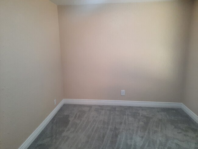 bedroom - 511 Wolf St