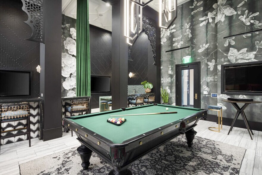 Building Photo - 5710 Crescent Prk E