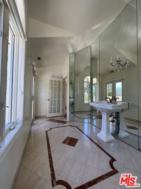 Building Photo - 623 Palisades Ave