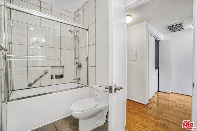 Building Photo - 5534 Sylmar Ave