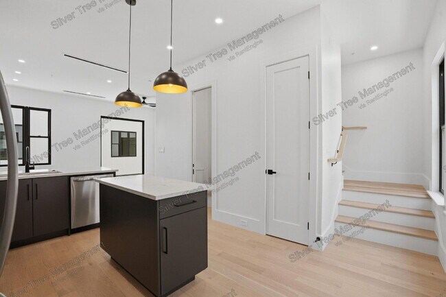 Building Photo - 4526 Cabell Dr