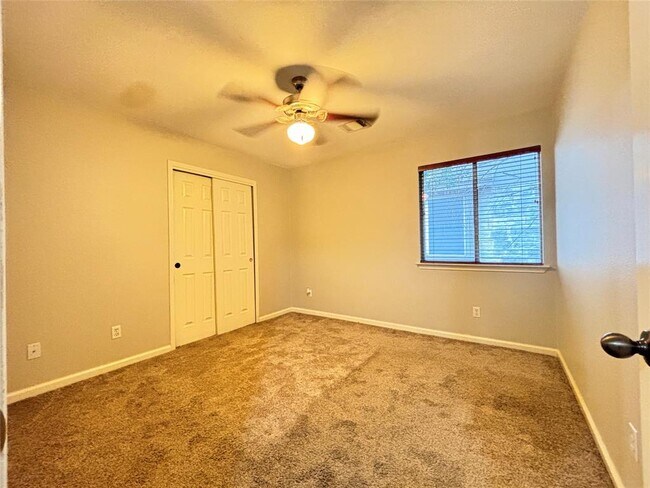 Building Photo - 1702 McDowell Bend