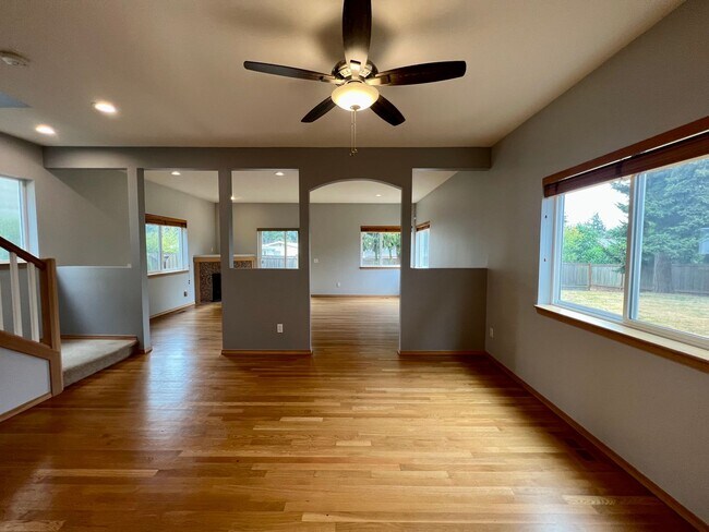 Building Photo - Greenwood Home
