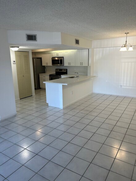 Building Photo - 8600 SW 212th St