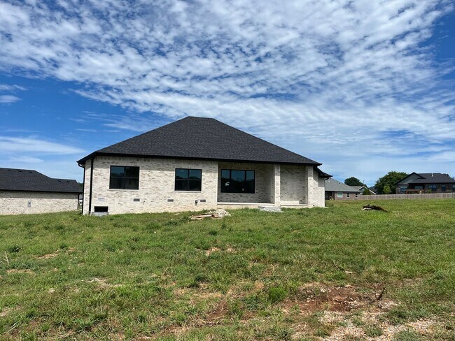 Building Photo - Beautiful One-Year-Old 4 bedroom, 2 bath home on a cul-de-sac in the exclusive Lion's Gate neighb...