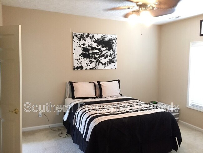 Building Photo - 522 Lionshead Rd