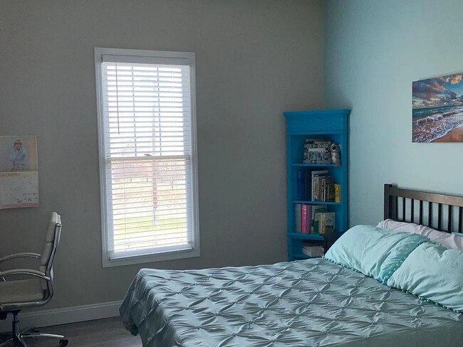 Building Photo - "Cozy Urban Retreat: Charming 1-Bedroom Oasis in Charlotte's Vibrant Arts District!"