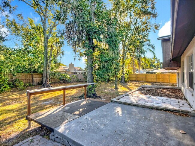 Building Photo - 632 Ephrata Dr