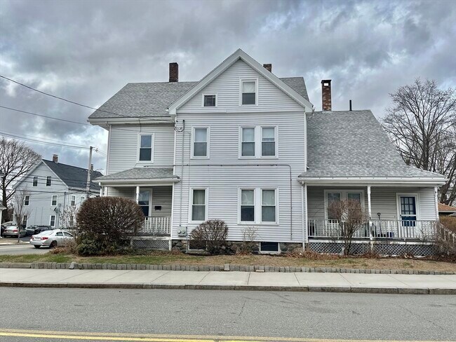 Primary Photo - 231 River St