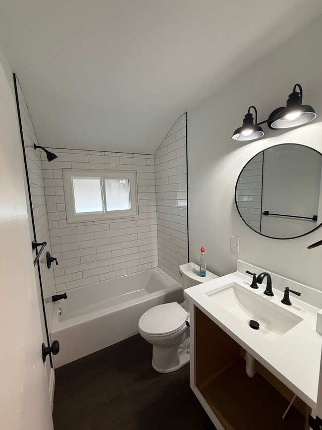 Building Photo - Stunning Renovated Home in Dundalk