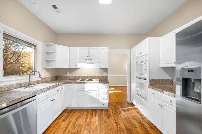 Building Photo - 9200 Brechin Dr