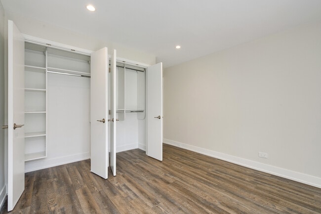 Building Photo - 227 E Walton Pl