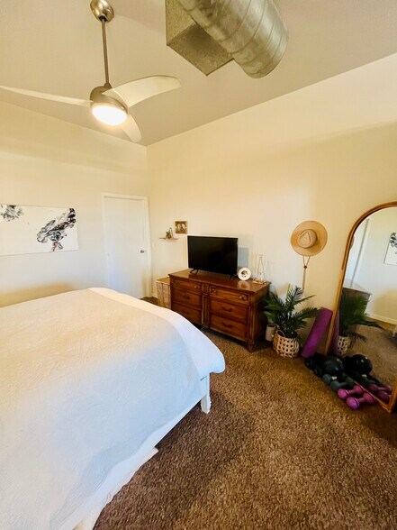 Building Photo - 1521 Central St