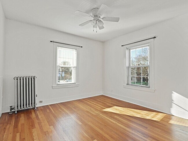 Building Photo - 116 Tolman St